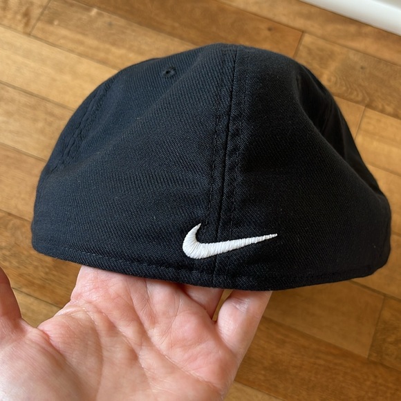 UW-Green Bay Nike True Flat-Brimmed Hat - Picture 4 of 7